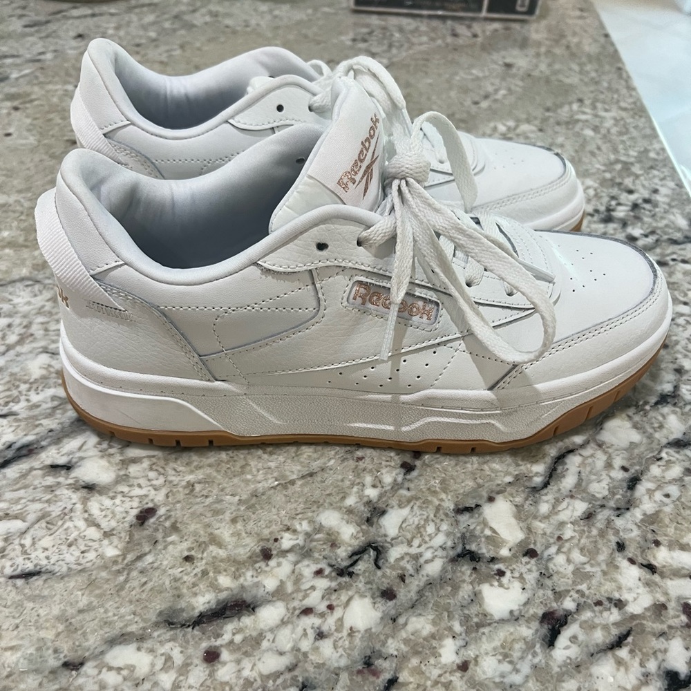 Reebok women’s size 9 sneakers